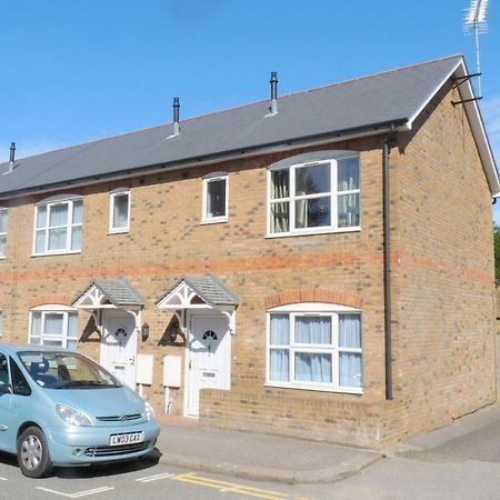 Friars Walk Houses With 2 Bedrooms, 2 Bathrooms, Fast Wi-Fi And Private Parking Sittingbourne Exterior photo
