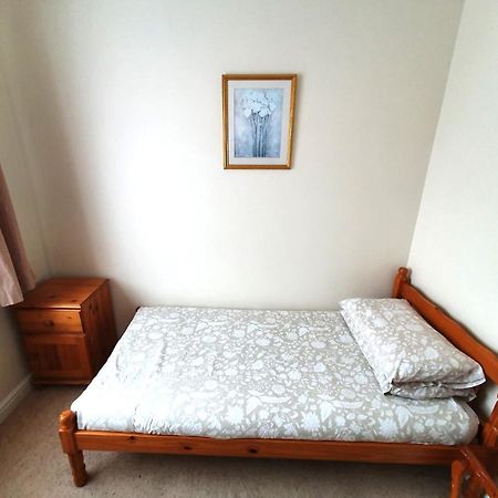 Friars Walk Houses With 2 Bedrooms, 2 Bathrooms, Fast Wi-Fi And Private Parking Sittingbourne Exterior photo