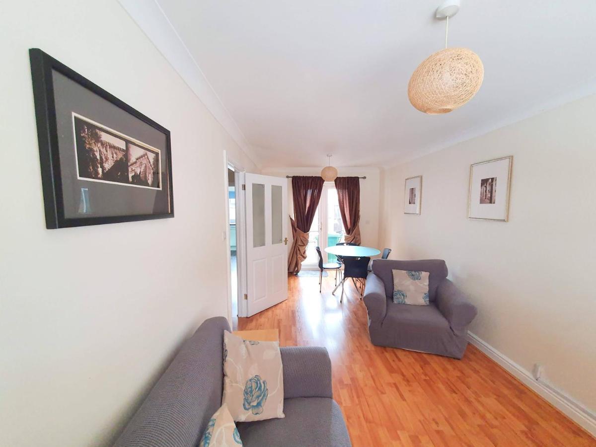 Friars Walk Houses With 2 Bedrooms, 2 Bathrooms, Fast Wi-Fi And Private Parking Sittingbourne Exterior photo