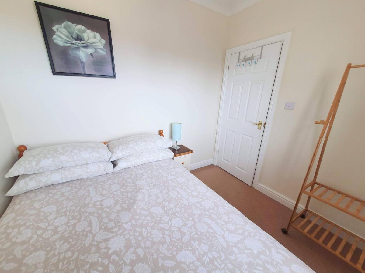 Friars Walk Houses With 2 Bedrooms, 2 Bathrooms, Fast Wi-Fi And Private Parking Sittingbourne Exterior photo