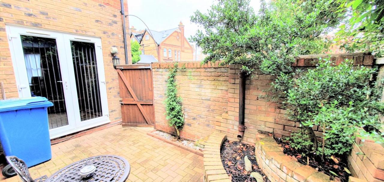 Friars Walk Houses With 2 Bedrooms, 2 Bathrooms, Fast Wi-Fi And Private Parking Sittingbourne Exterior photo