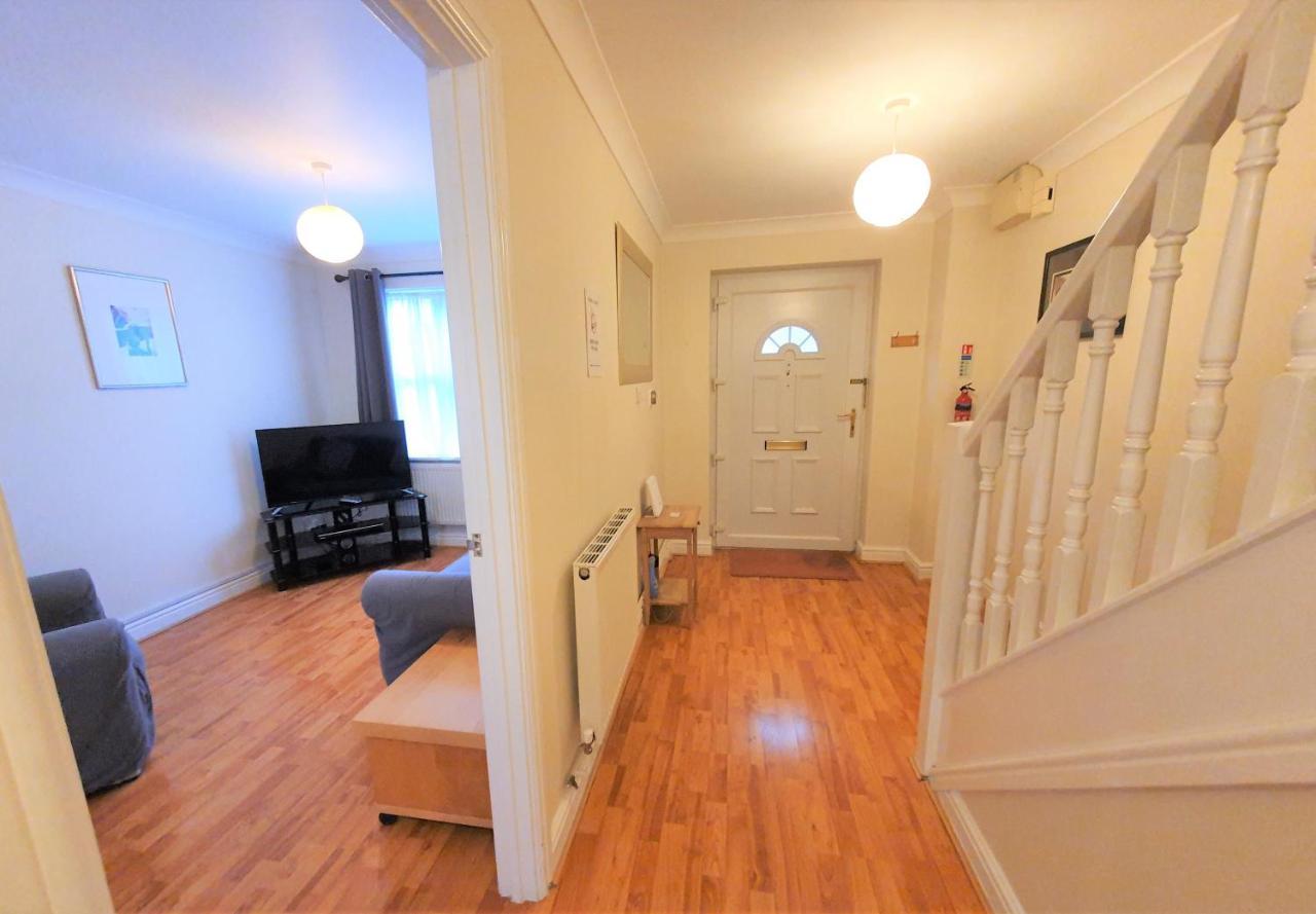 Friars Walk Houses With 2 Bedrooms, 2 Bathrooms, Fast Wi-Fi And Private Parking Sittingbourne Exterior photo
